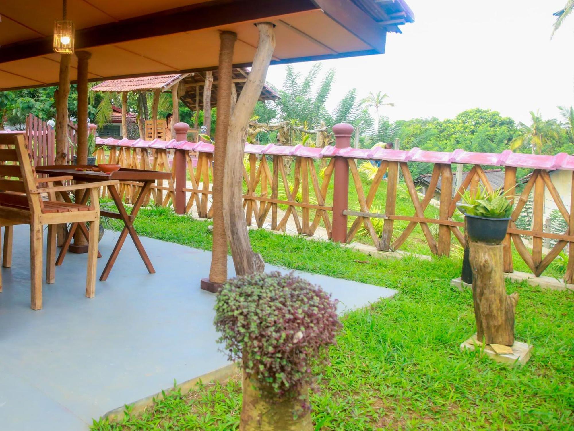 Villa Blue Ocean Tree House Hiriketiya à Dikwella Extérieur photo