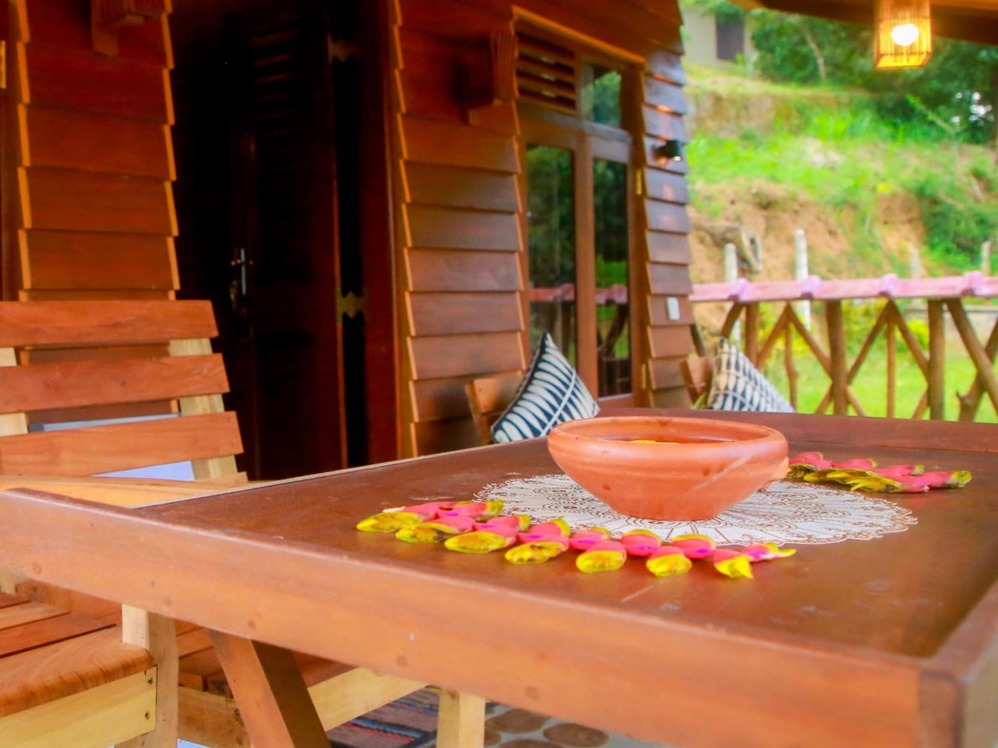 Villa Blue Ocean Tree House Hiriketiya à Dikwella Extérieur photo